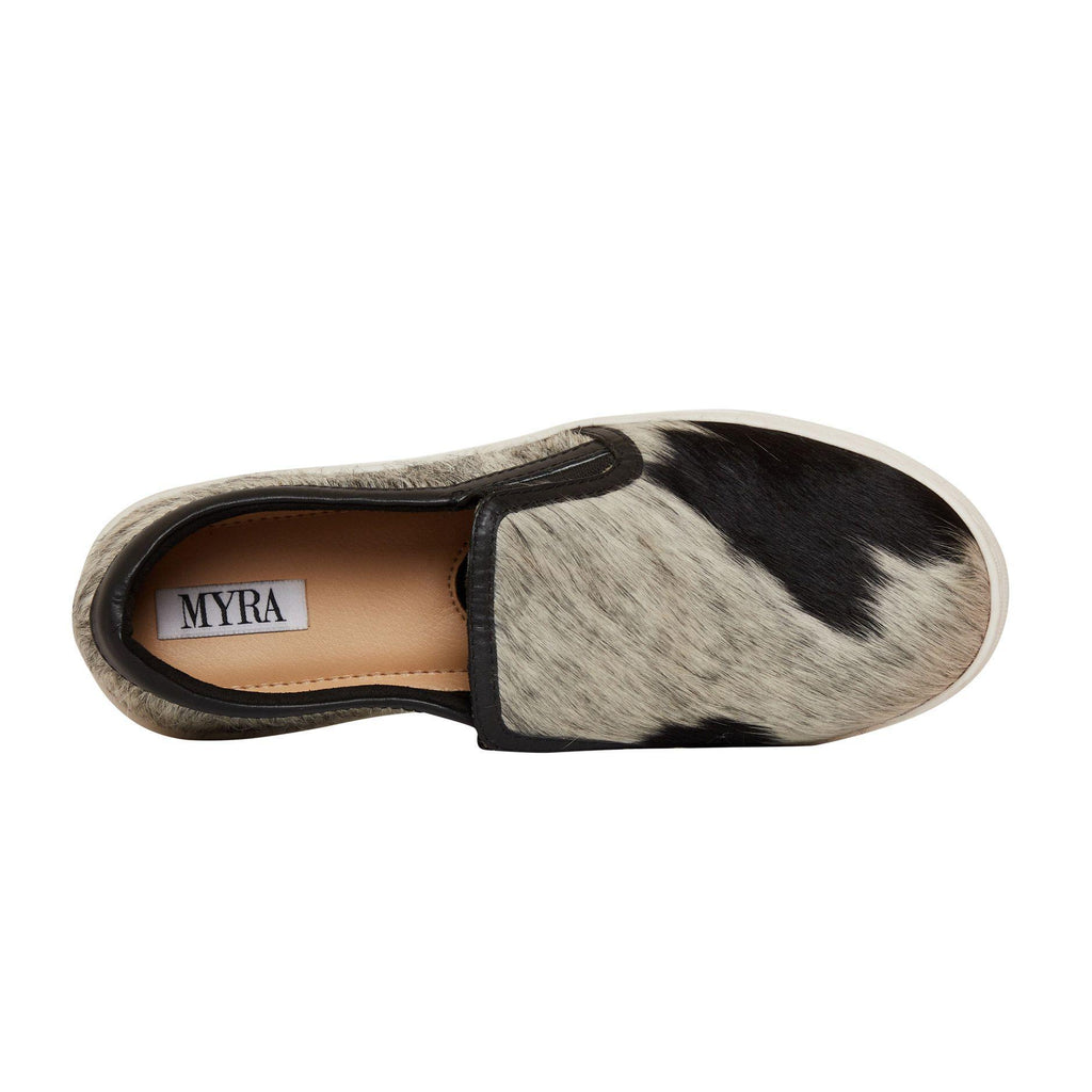 SILKEN SNEAKERS