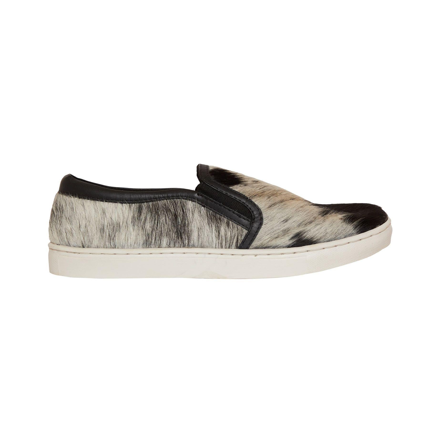 SILKEN SNEAKERS