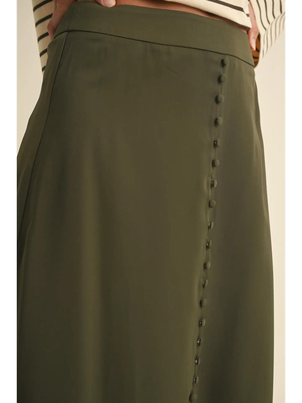 BUTTON DETAIL SATIN SKIRT - OLIVE