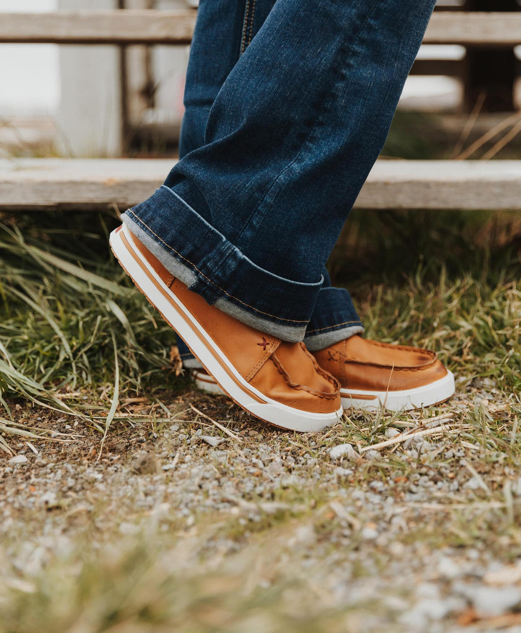 Kicks - Tan YCA0012