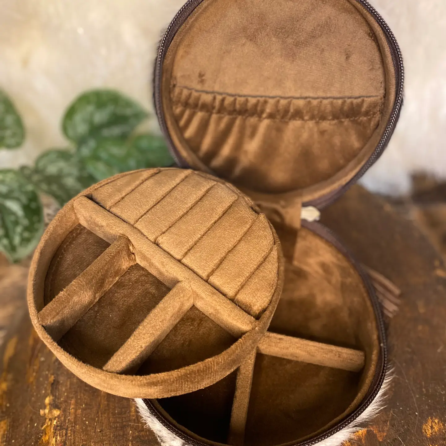 Round Cowhide Jewelry Box