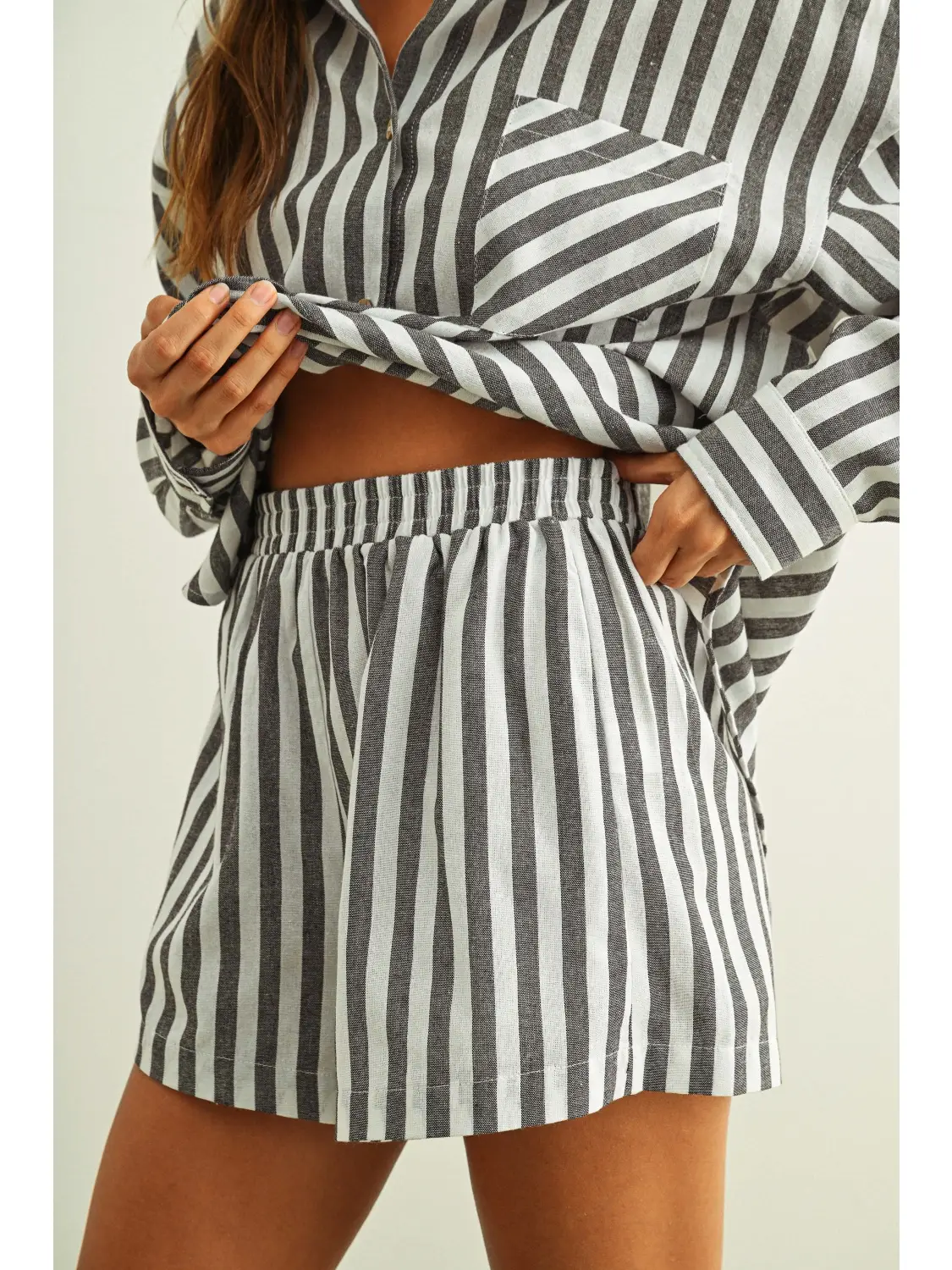 Striped Elastic Band Waist Shorts - BLACK