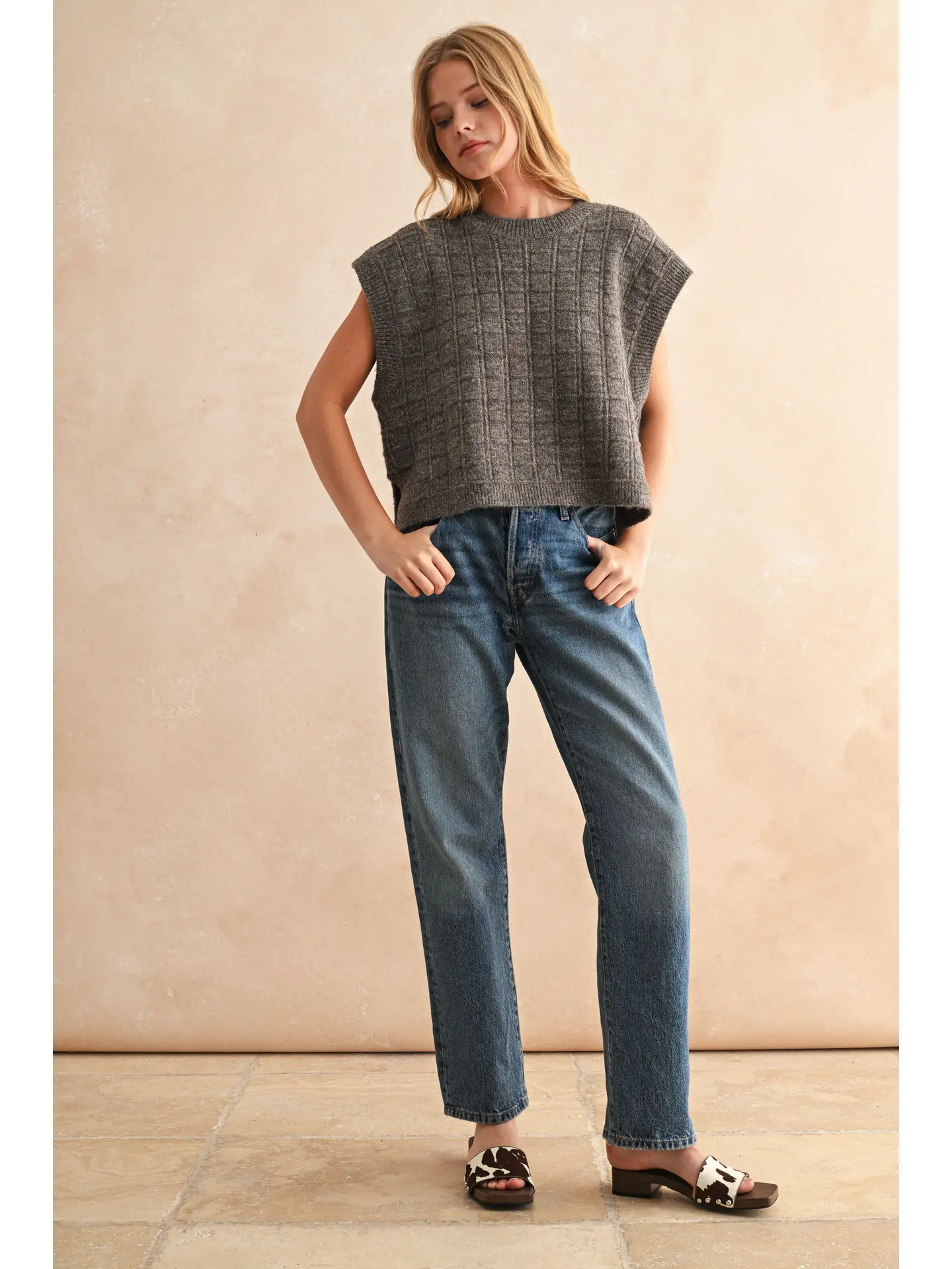 Textured Pattern Sweater Ves