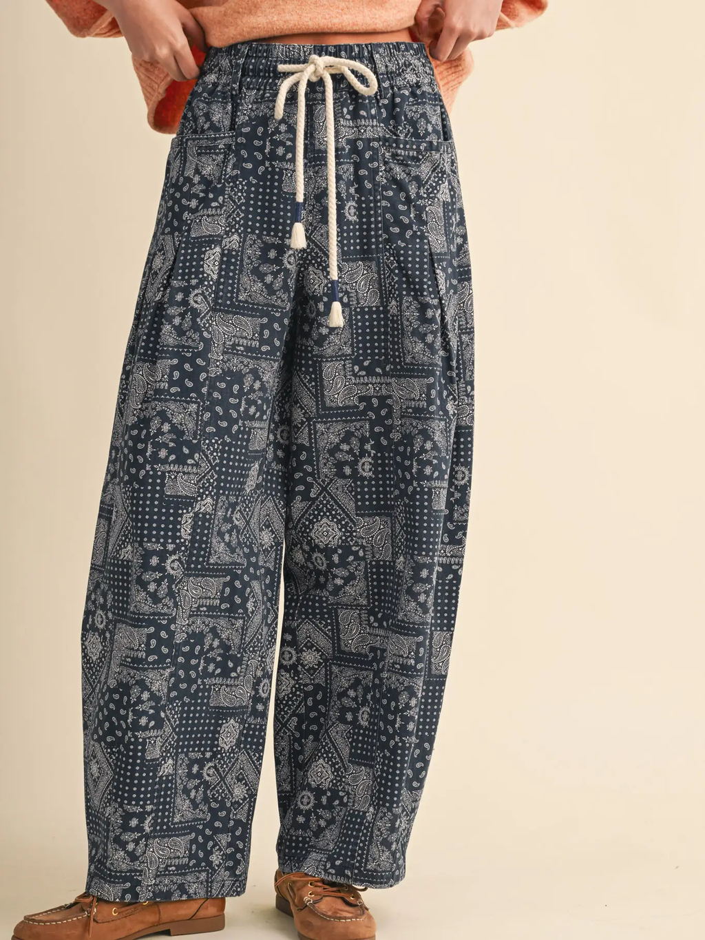 Bandana Print Pleated Barrel Pants - NAVY