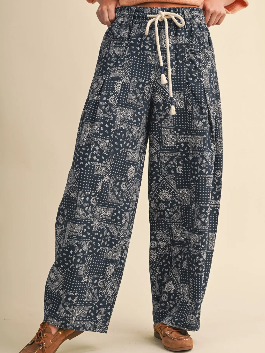 Bandana Print Pleated Barrel Pants - NAVY
