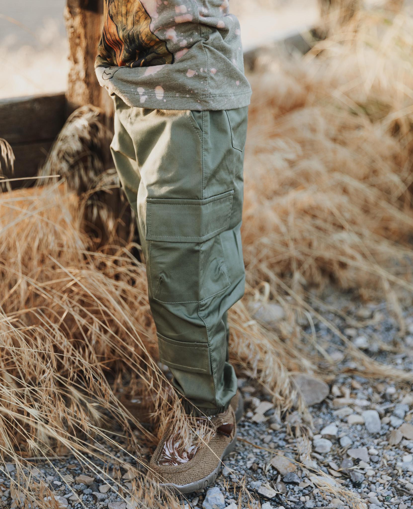 ARMY GREEN CARGO PANTS