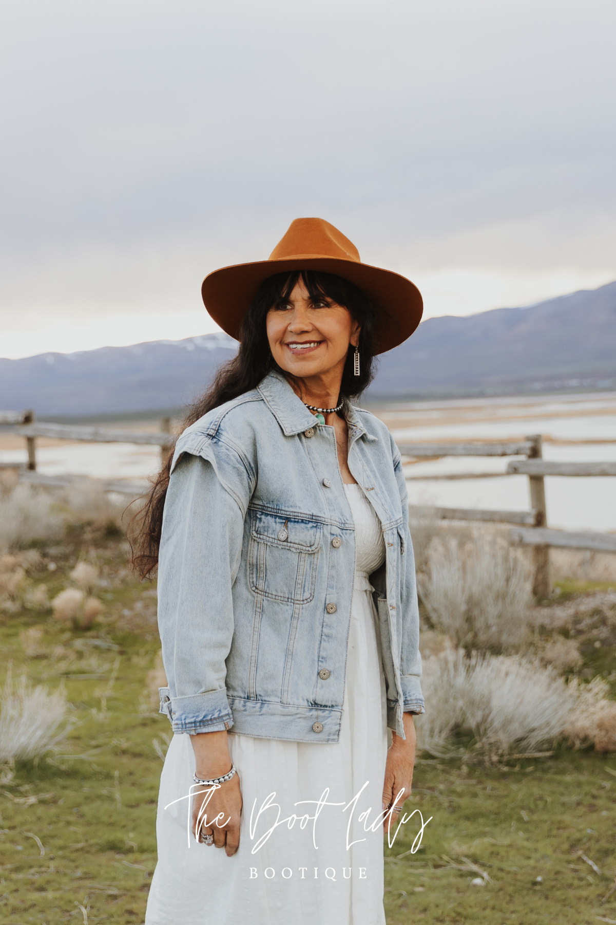 BOYFRIEND DENIM JACKET W SHOULDER DETAIL