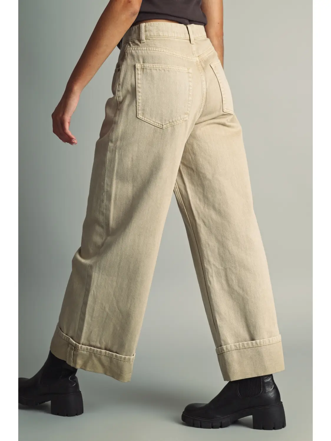 Wide Cuffed Denim Pants with A Vintage Washed - BEIGE
