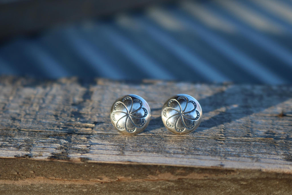 CONCHO FLOWER ROUND STUD EARRINGS