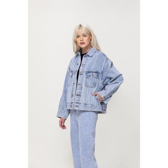 BOYFRIEND DENIM JACKET W SHOULDER DETAIL