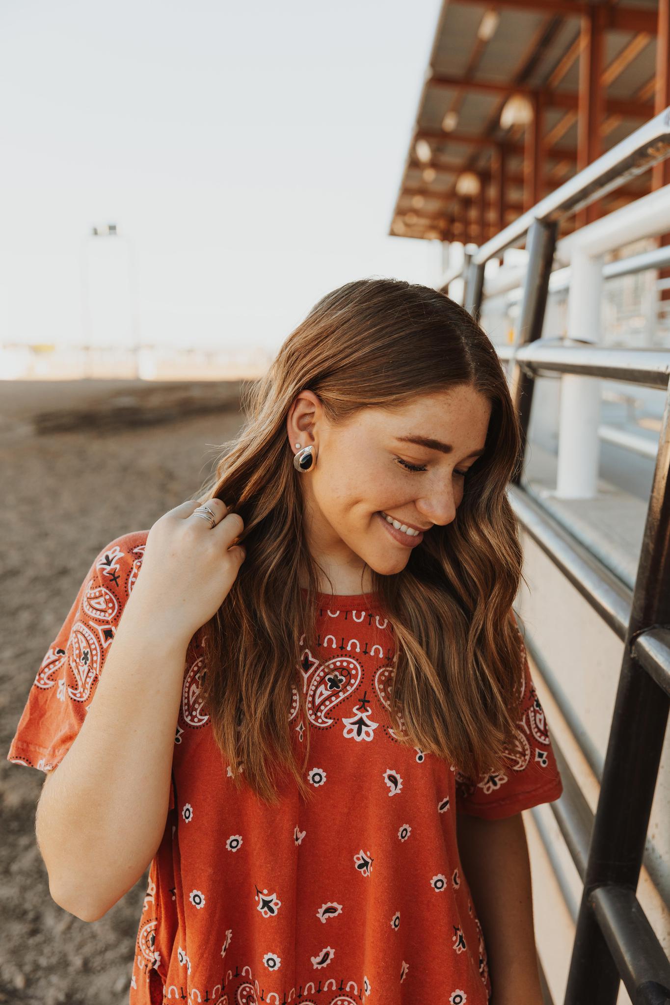 Slit Vintage Bandana Print Tee Raw Edge Detail - Bandana Red