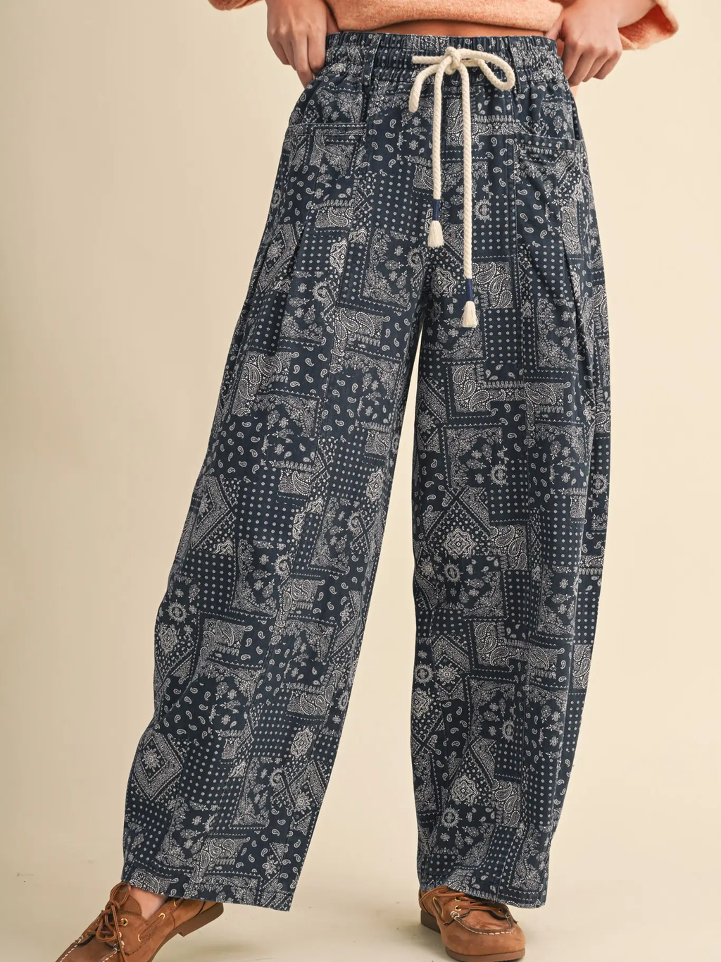 Bandana Print Pleated Barrel Pants - NAVY