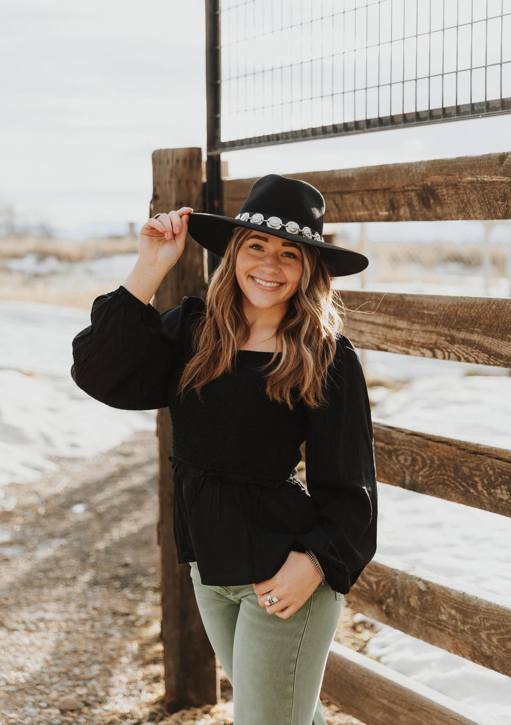 LADIES PINCH FRONT BLACK HAT