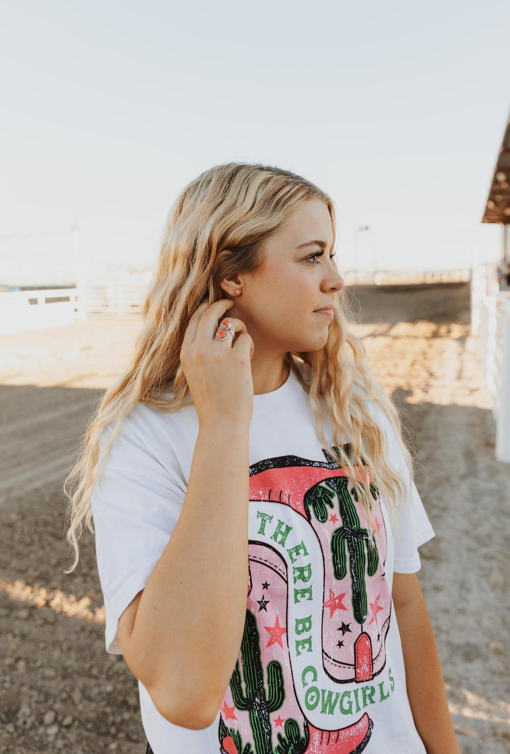 LET THERE BE COWGIRLS  GRAPHIC TEE - MINERAL IVORY