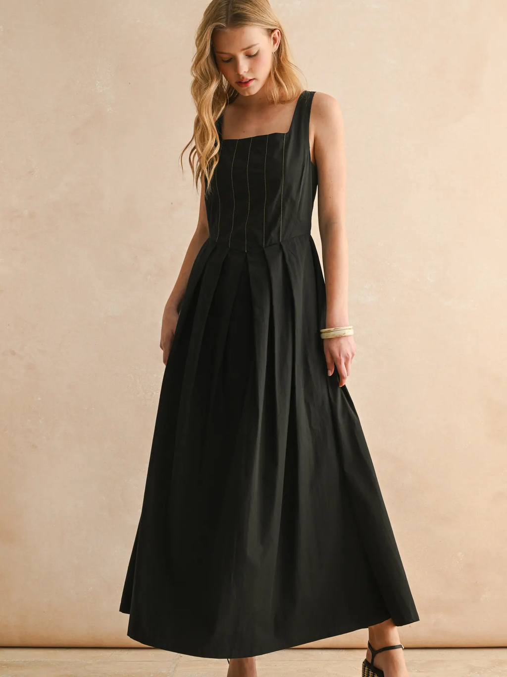 Stitch Front Pleated Detail Dress - Black