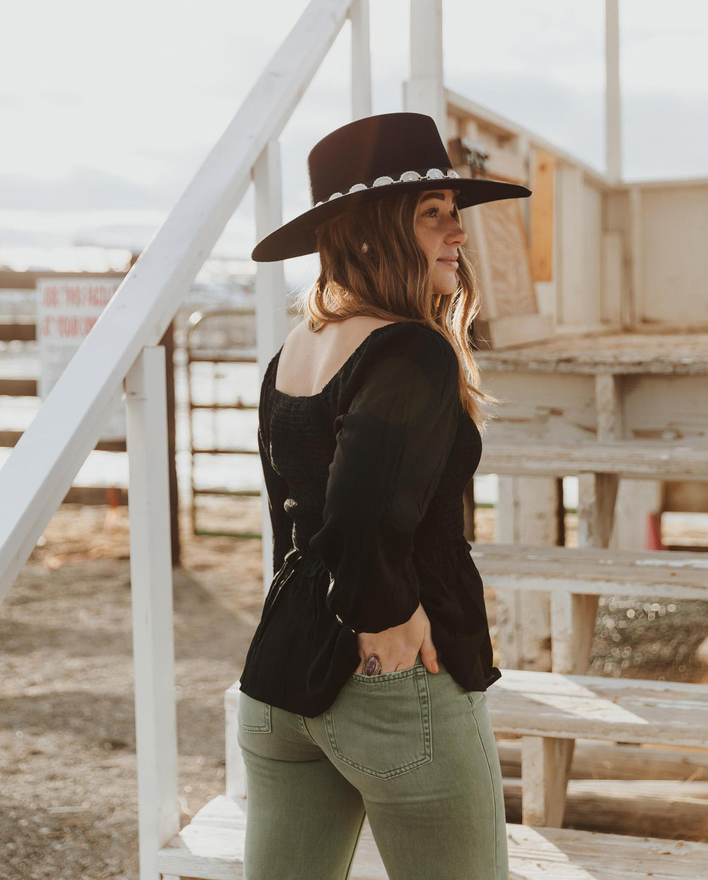LADIES PINCH FRONT BLACK HAT