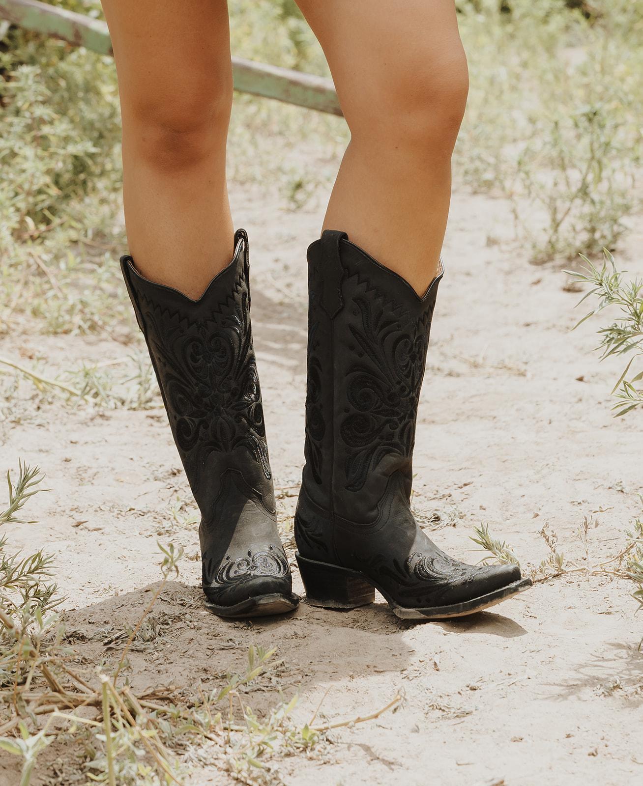 LD BLACK  EMBROIDERY SQ. TOE L5464