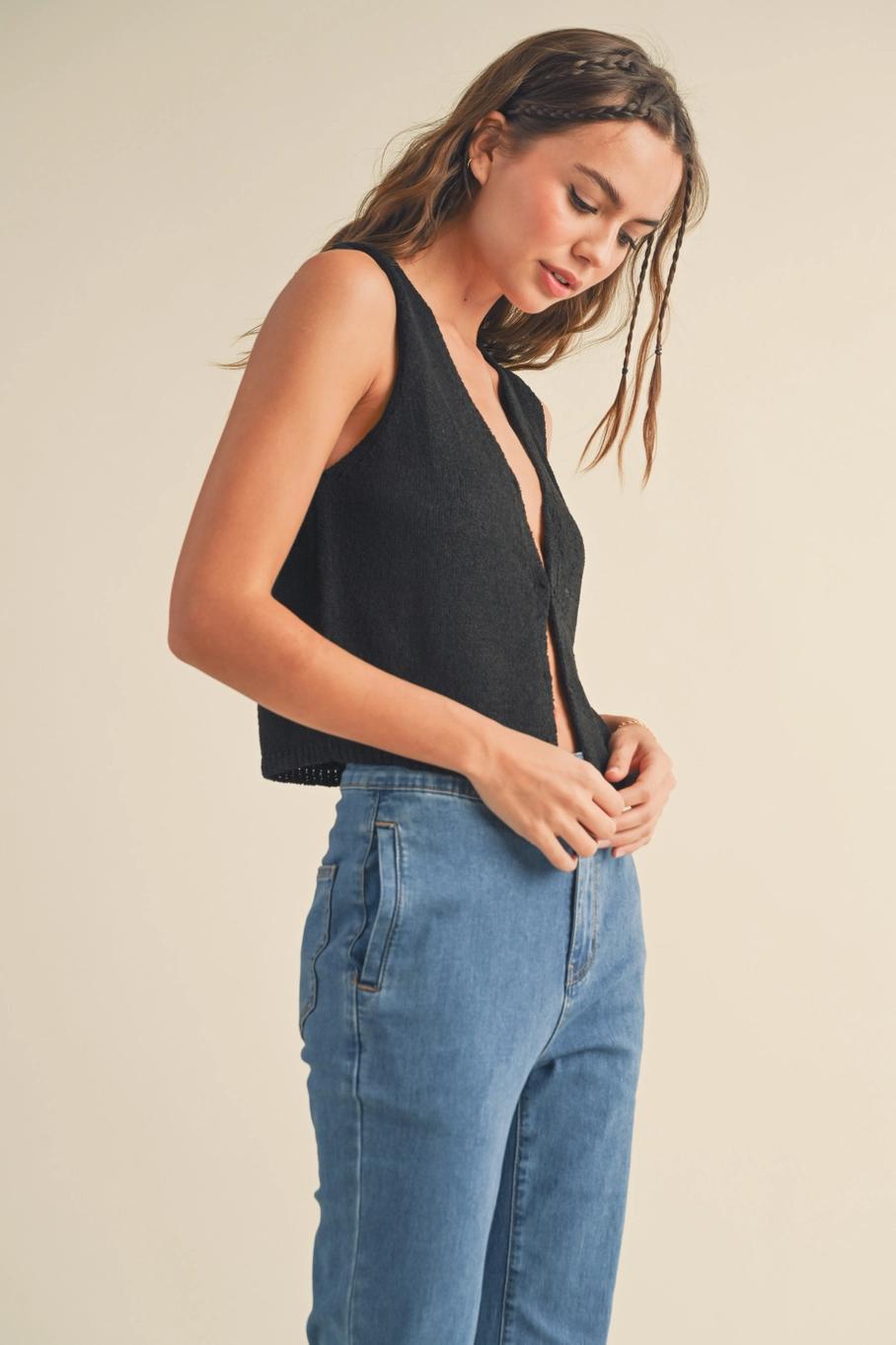 Hook & Eye Closer Vest Cardigan - Black