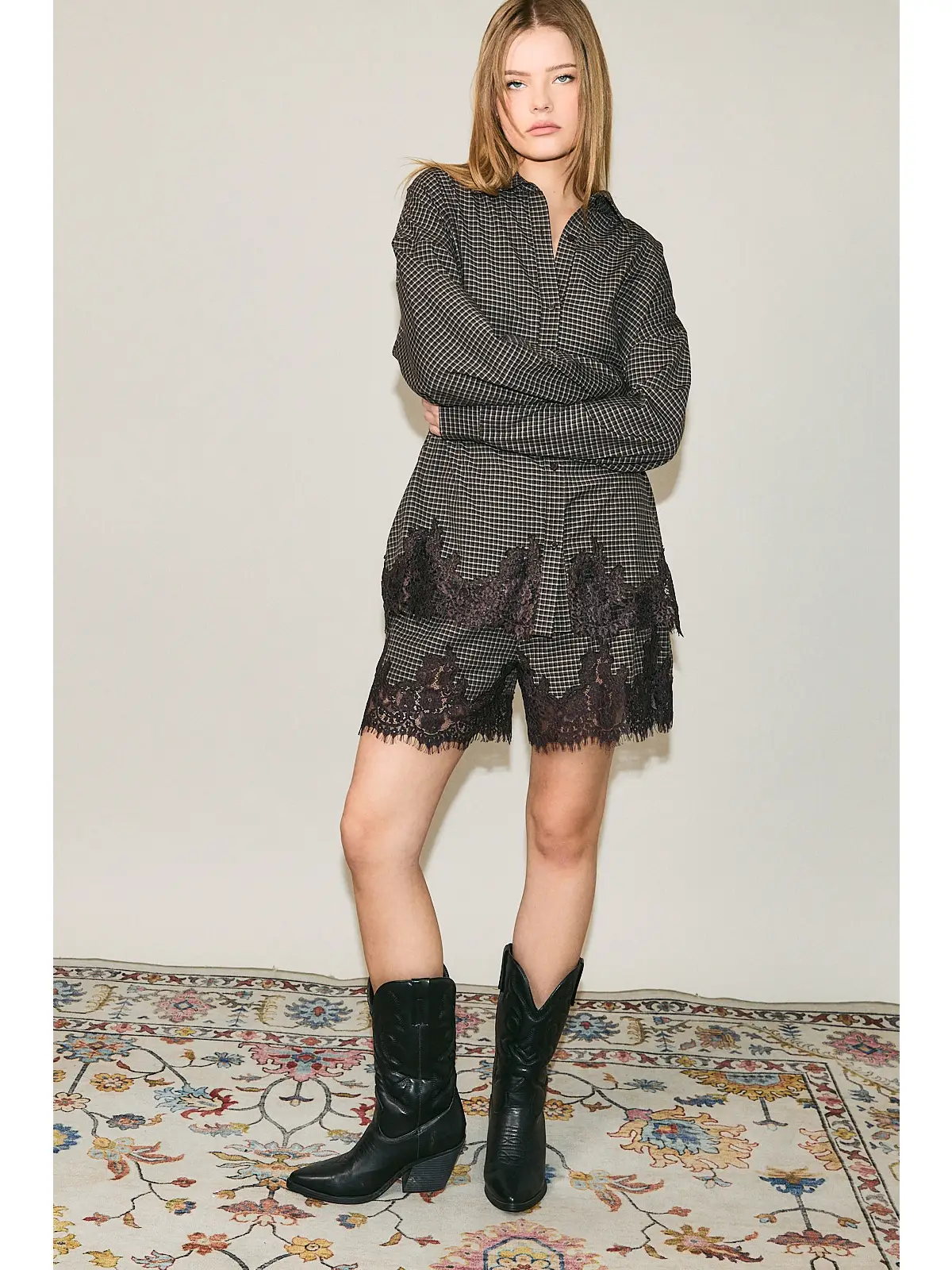 Elastic Waist Lace Trim Detail Shorts