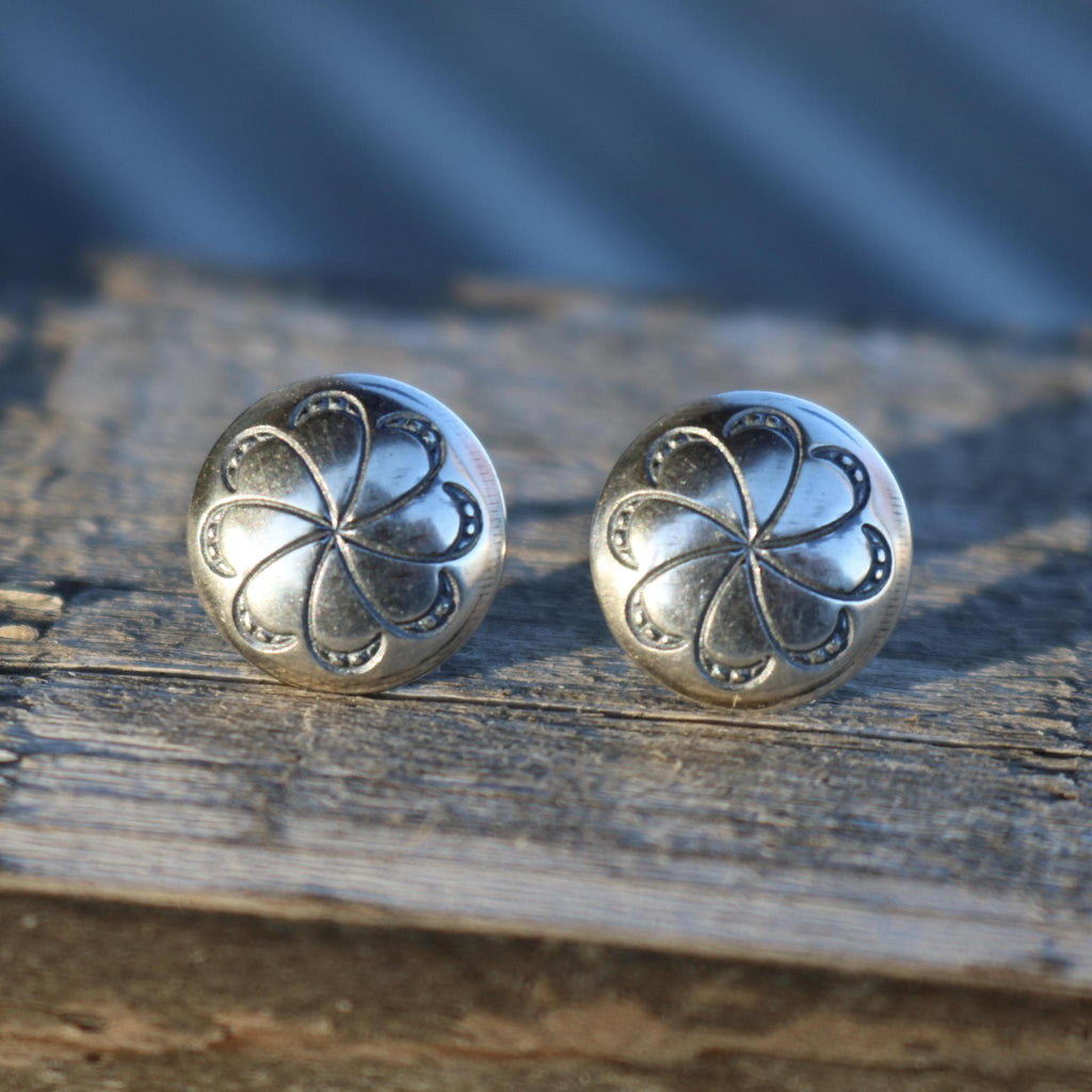 CONCHO FLOWER ROUND STUD EARRINGS