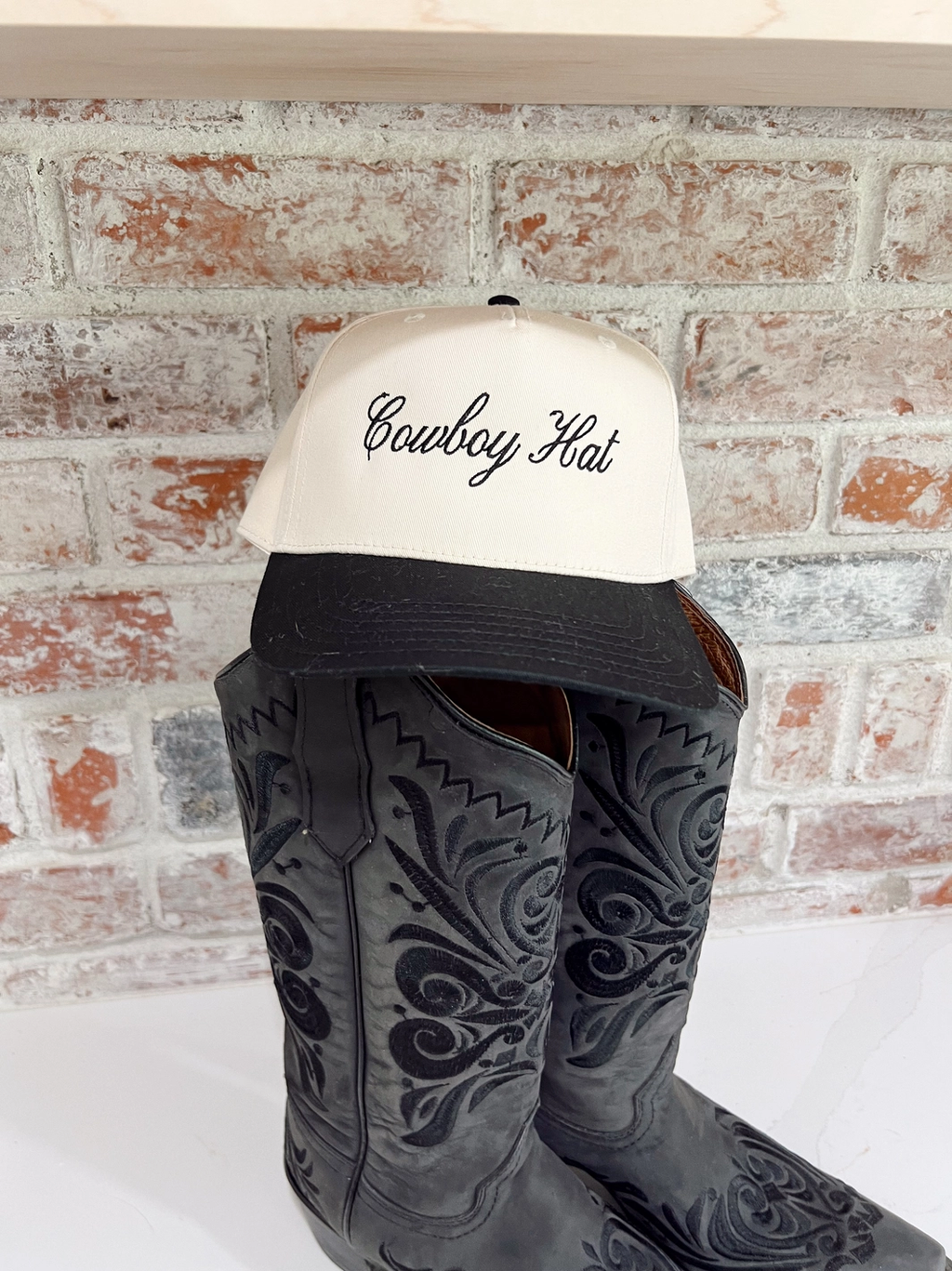Cowboy Hat Embroidered Trucker Hat - Blk