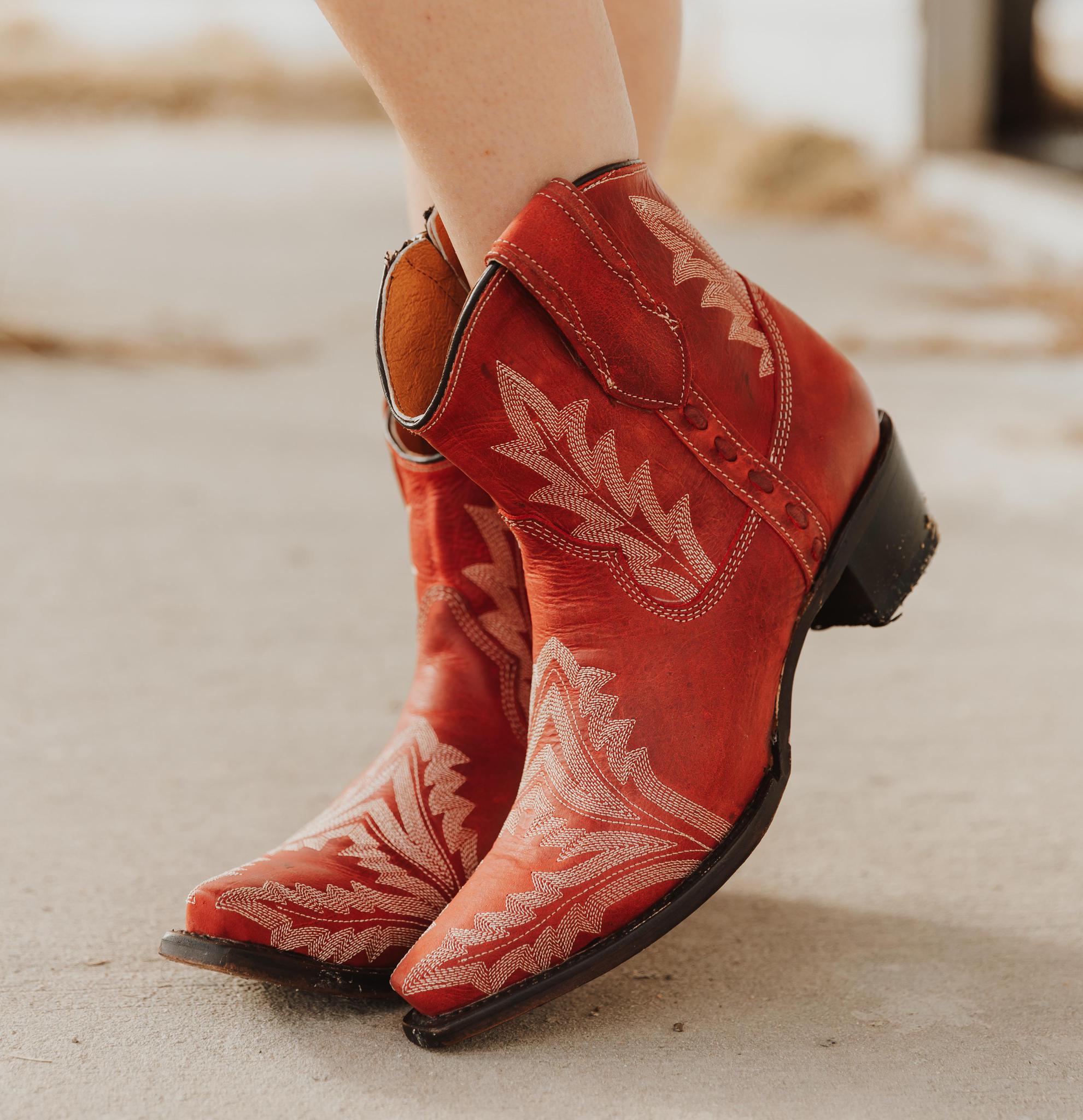 LD RED EMBROIDERY & ZIPPER ANKLE BOOT - L5704