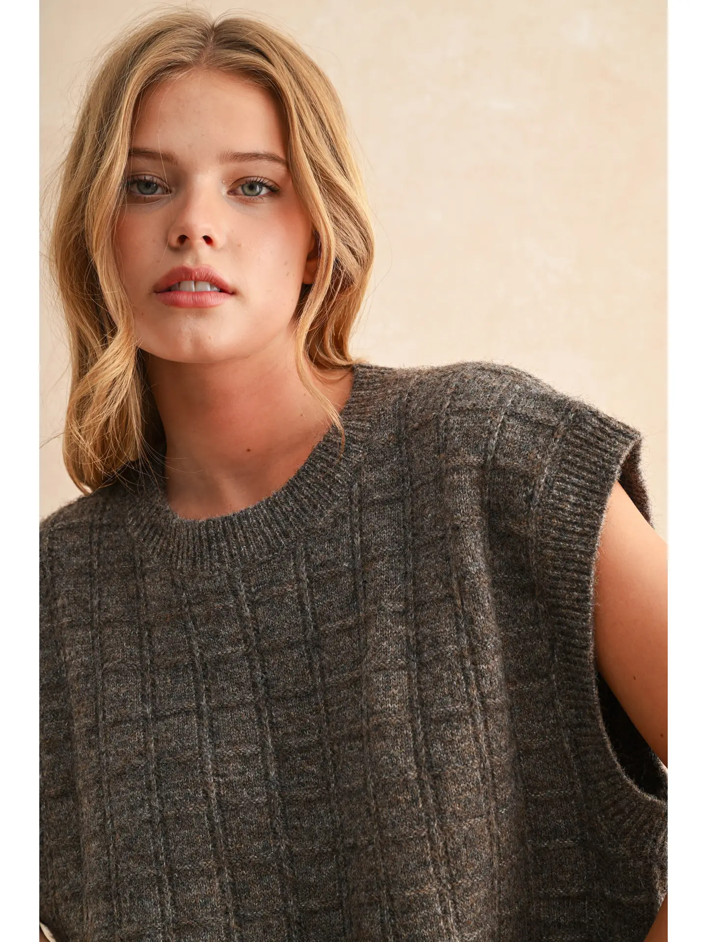 Textured Pattern Sweater Ves