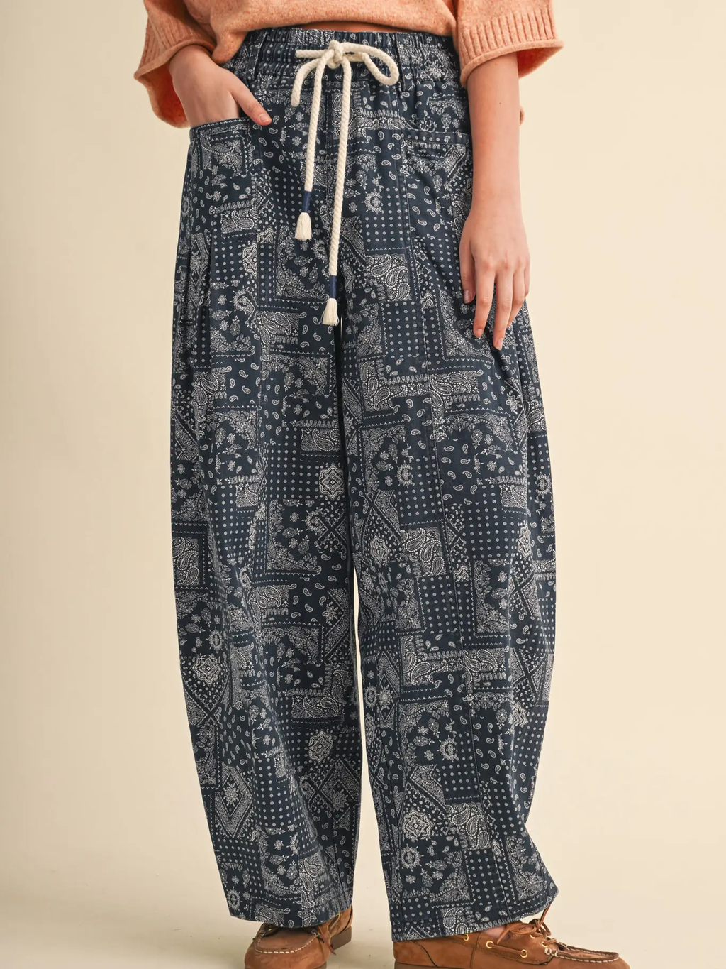Bandana Print Pleated Barrel Pants - NAVY