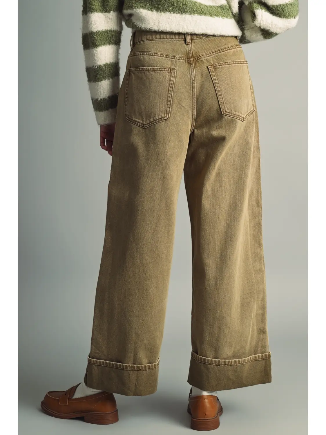 Wide Cuffed Denim Pants with A Vintage Washed - BROWN