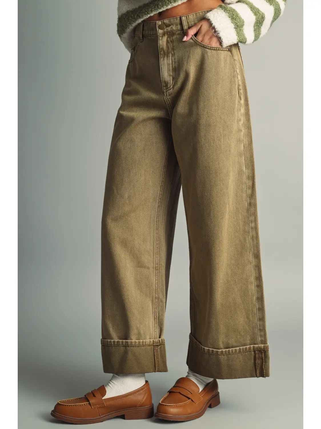 Wide Cuffed Denim Pants with A Vintage Washed - BROWN