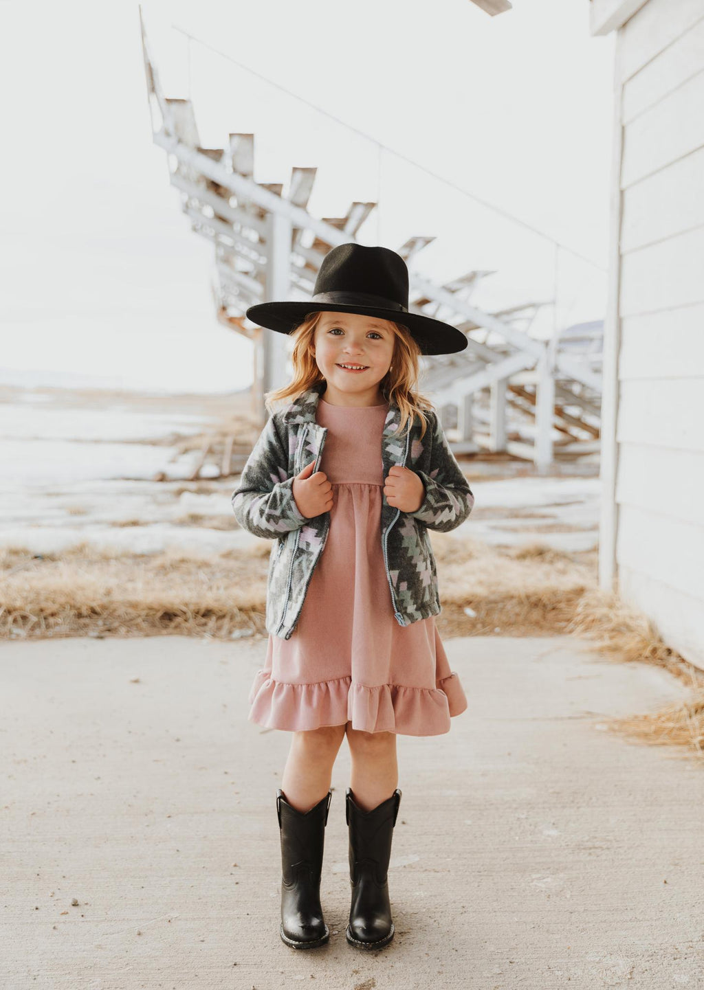 LADIES PINCH FRONT BLACK HAT