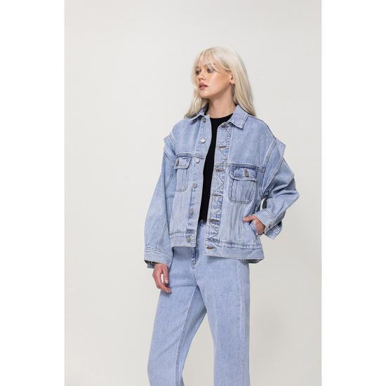 BOYFRIEND DENIM JACKET W SHOULDER DETAIL