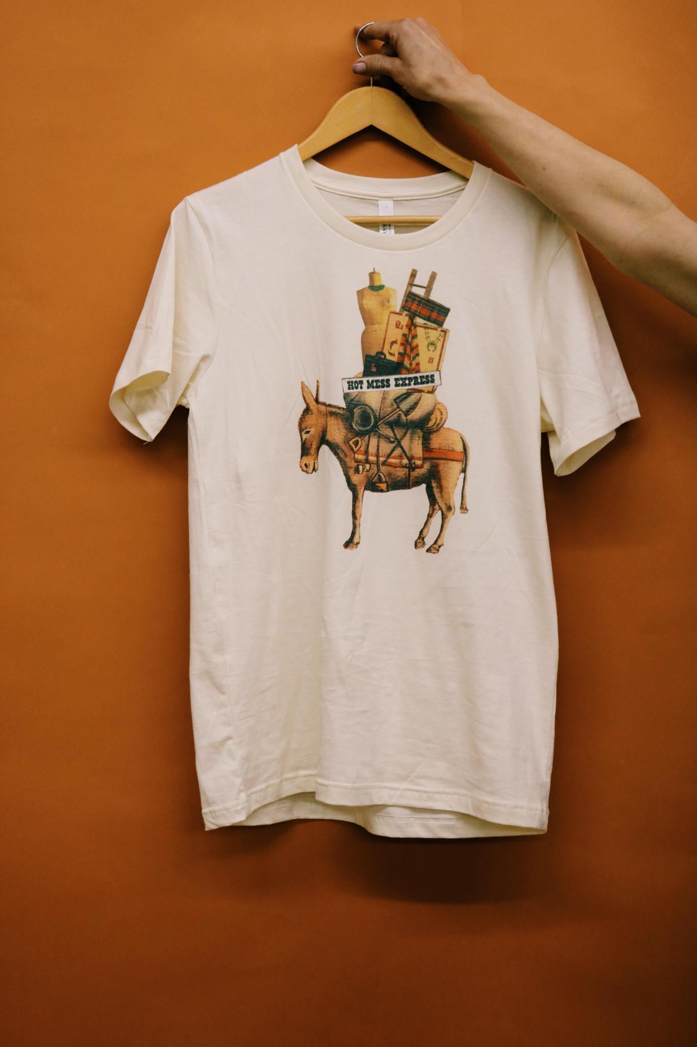 HOT MESS EXPRESS GRAPHIC T SHIRT