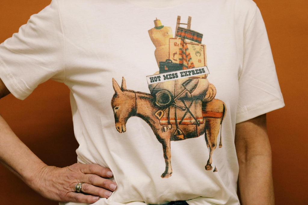 HOT MESS EXPRESS GRAPHIC T SHIRT