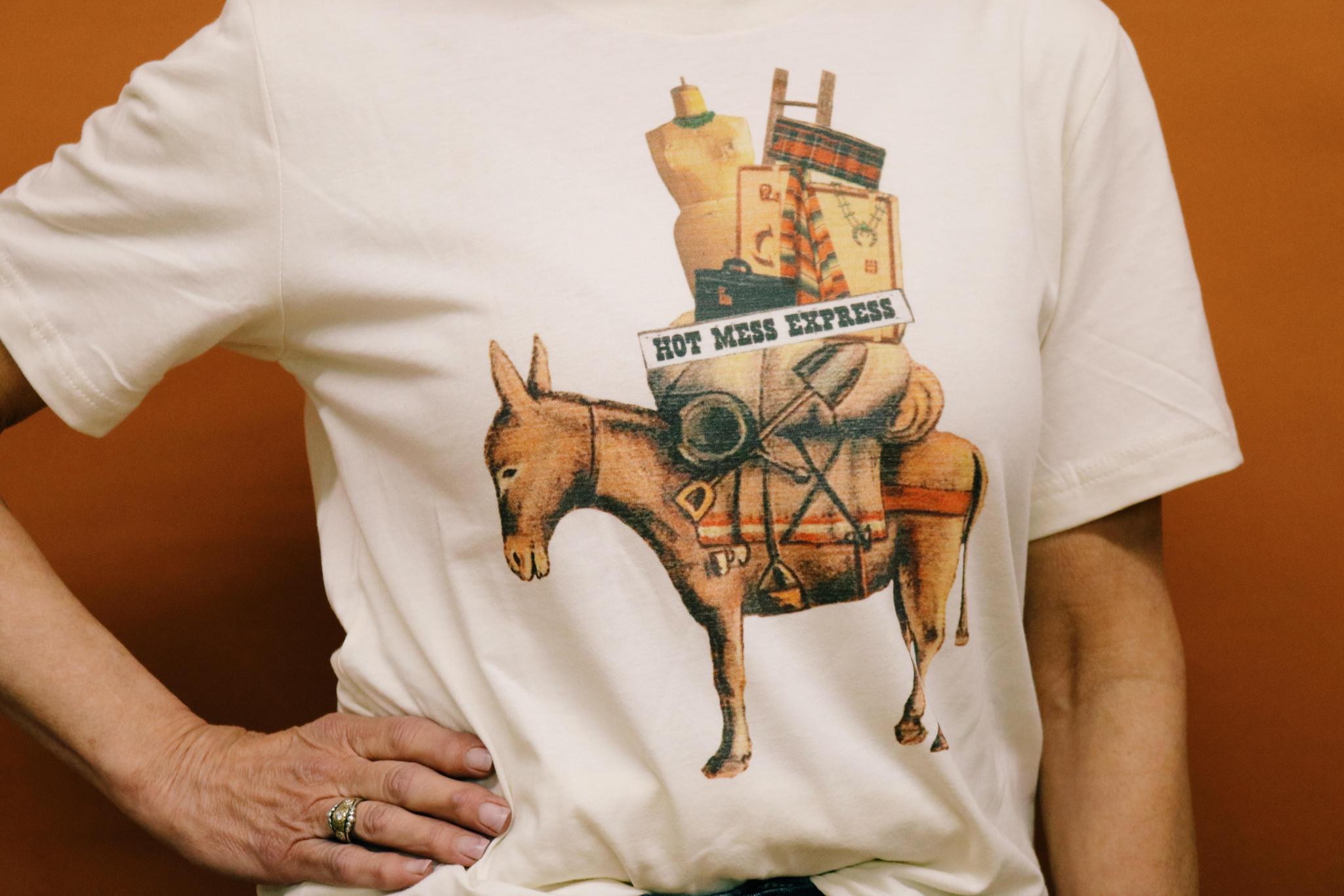 HOT MESS EXPRESS GRAPHIC T SHIRT