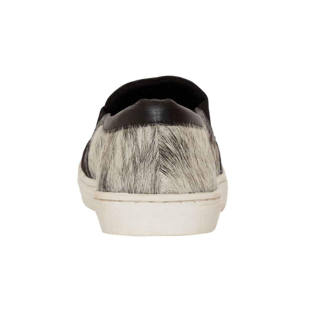 SILKEN SNEAKERS