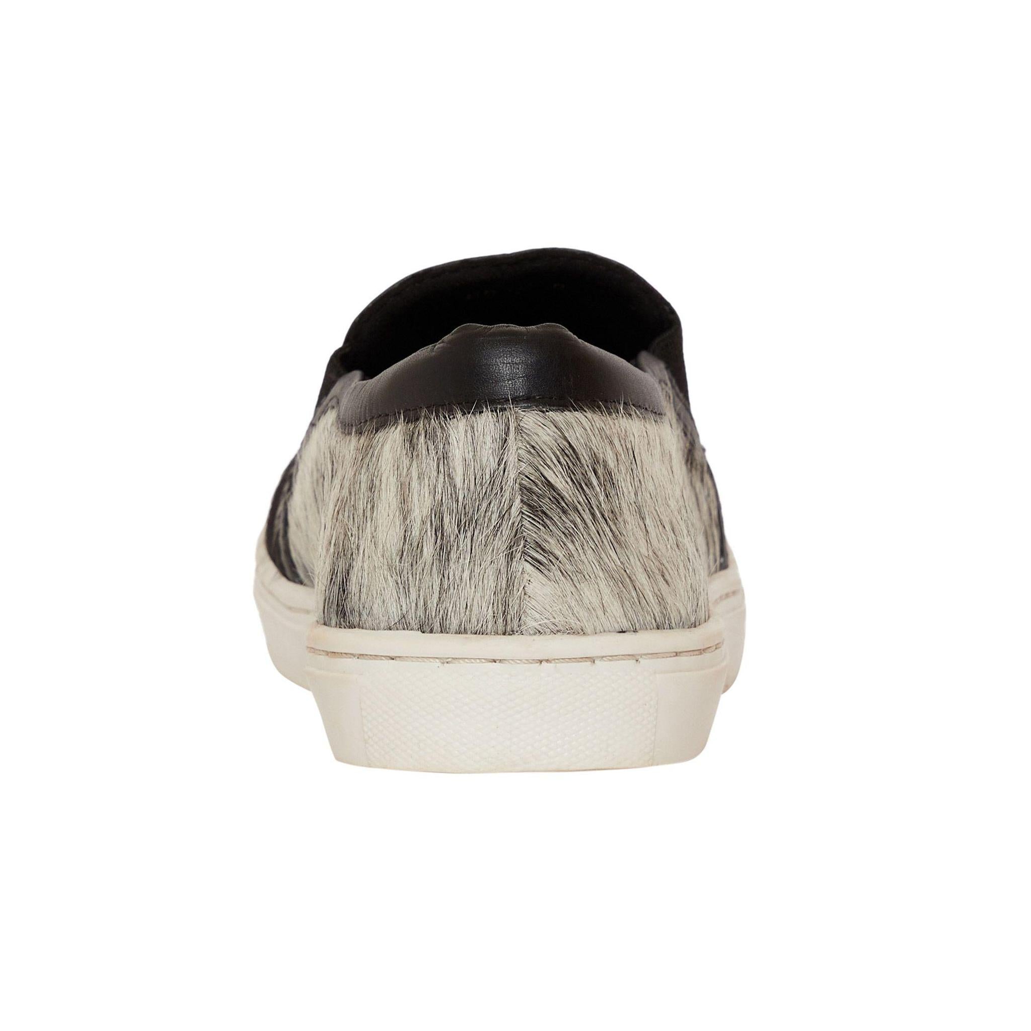 SILKEN SNEAKERS