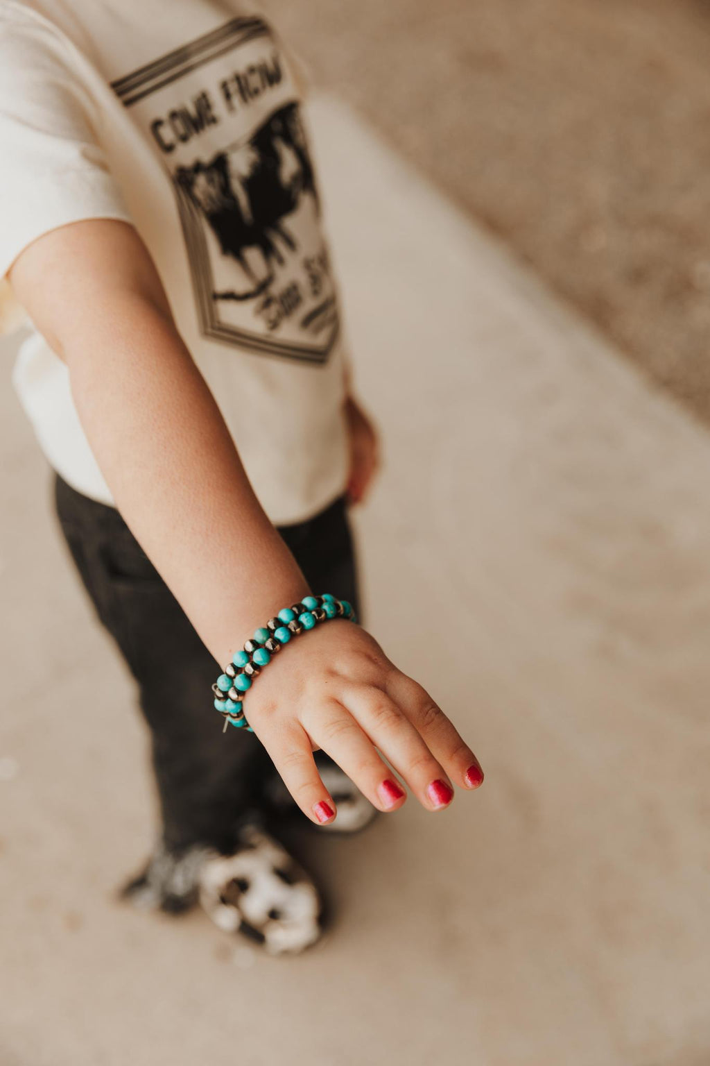 6MM SILVER PLATE NAVAJO STYLE PEARL & TURQUOISE BEAD STRETCH BRACELET