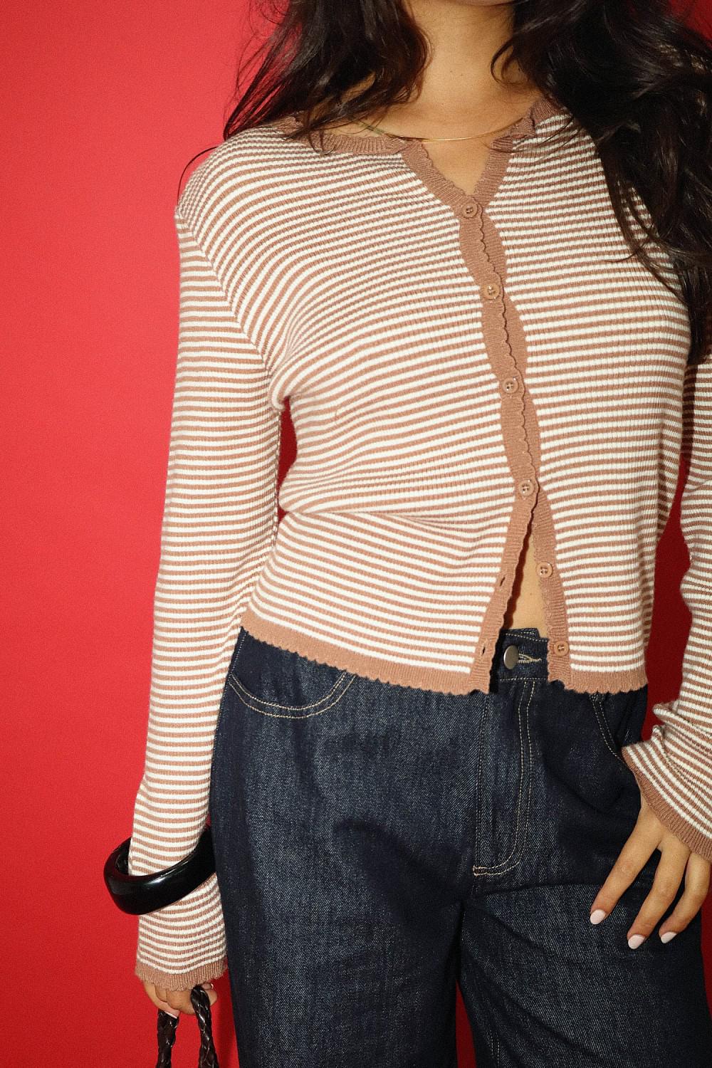 STRIPED RUFFLE TRIM BUTTON TOP